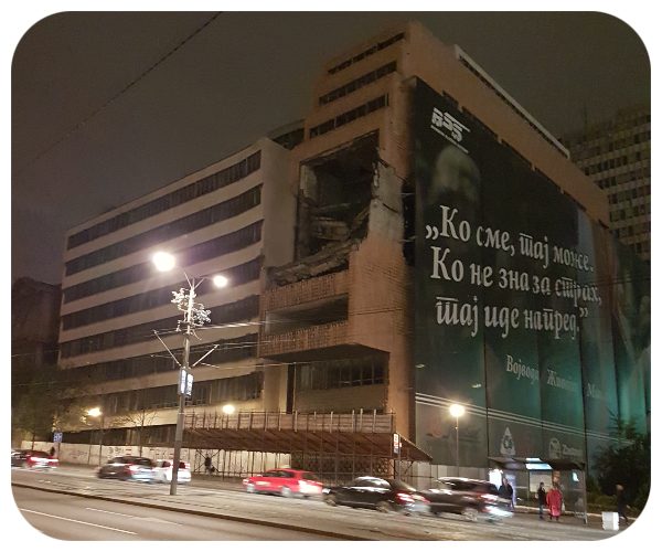 budova_znicena