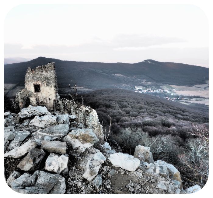 hrad_a_okolie_umelecka_fotka