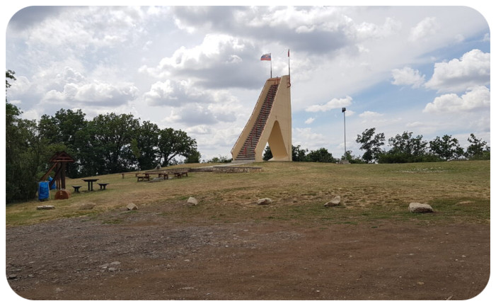 levice_snp_pamatnik