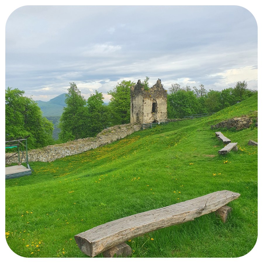 hrad_saris