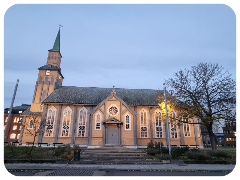 katdrala_z_dreva